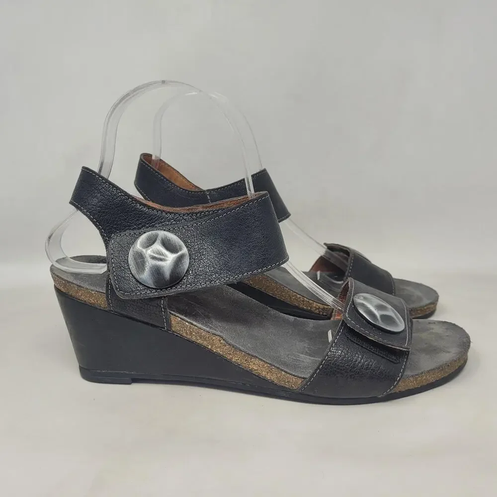 Taos‎ Sandals 10 EU41 Black Leather Wedge Carousel Slingback Medallion 3209